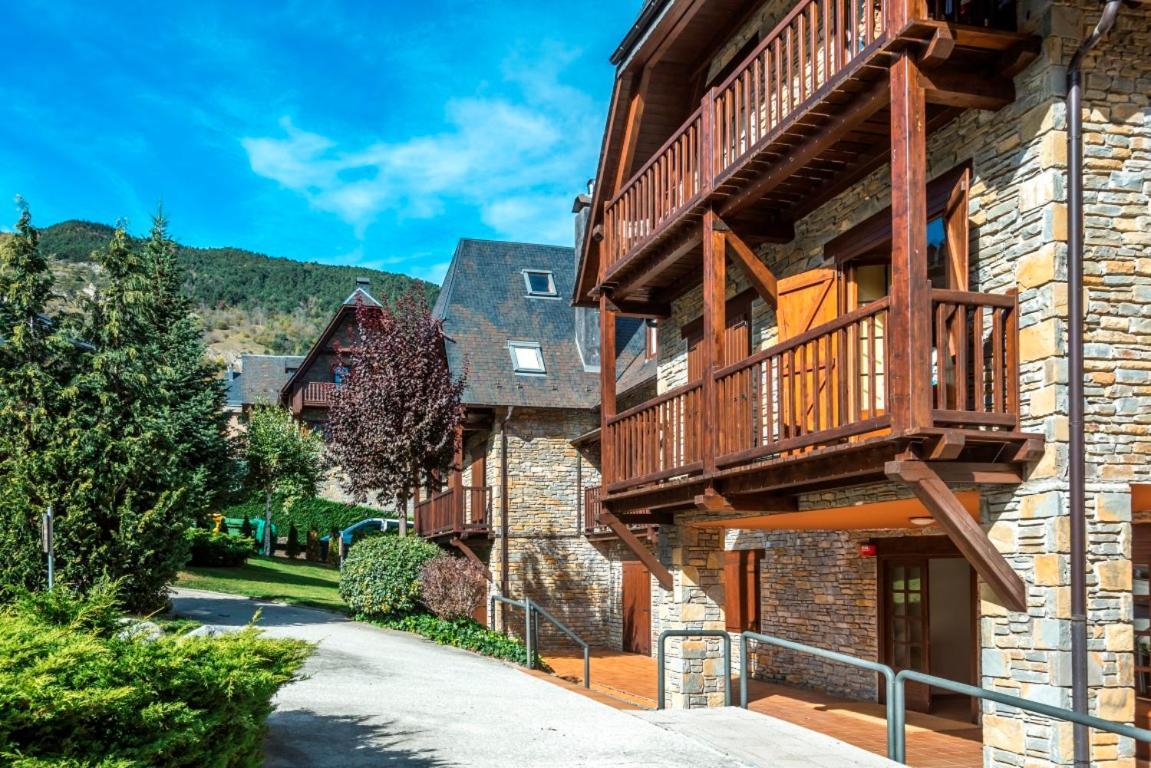Vielha XV Aparthotel Exterior photo